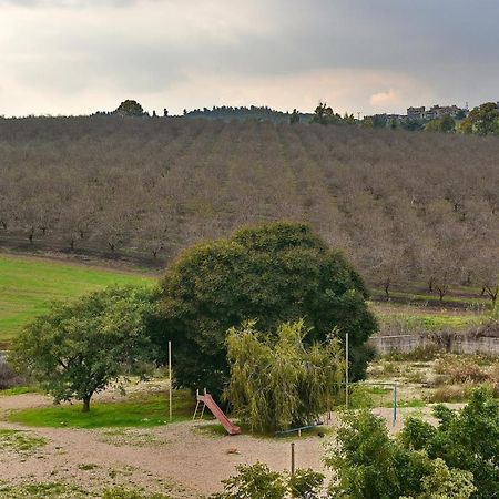 Pearl Of The Valley Hotel Kfar Tavor Extérieur photo