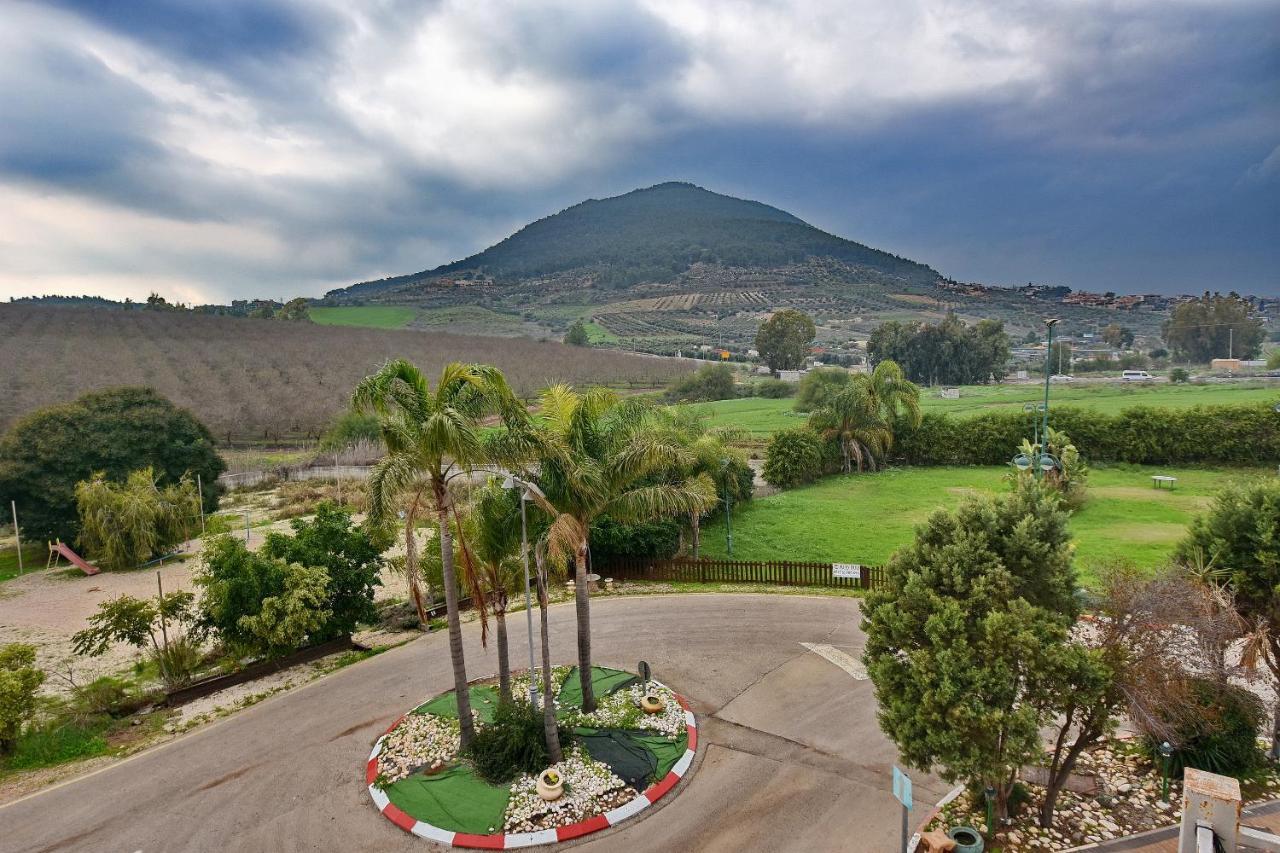 Pearl Of The Valley Hotel Kfar Tavor Extérieur photo