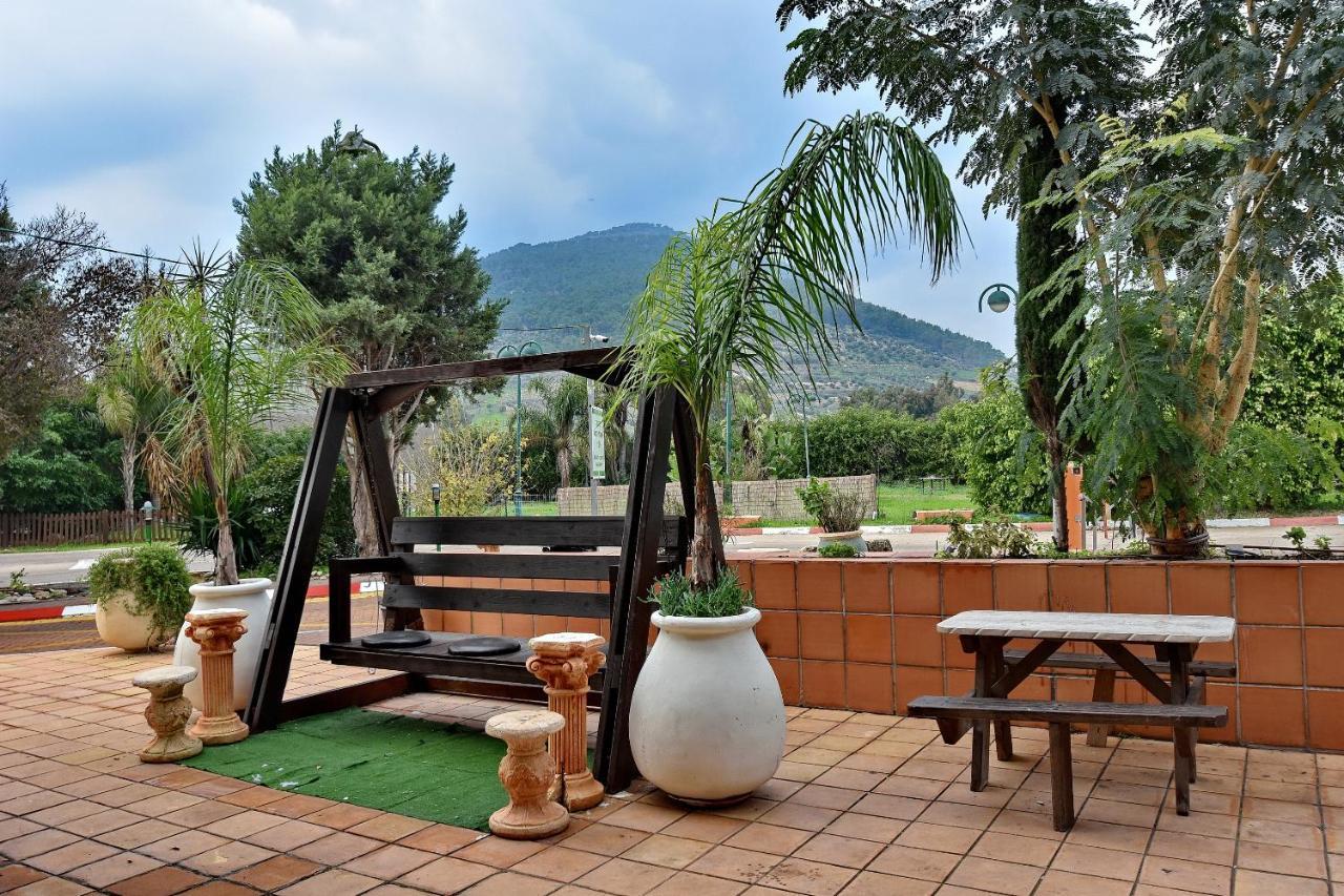 Pearl Of The Valley Hotel Kfar Tavor Extérieur photo