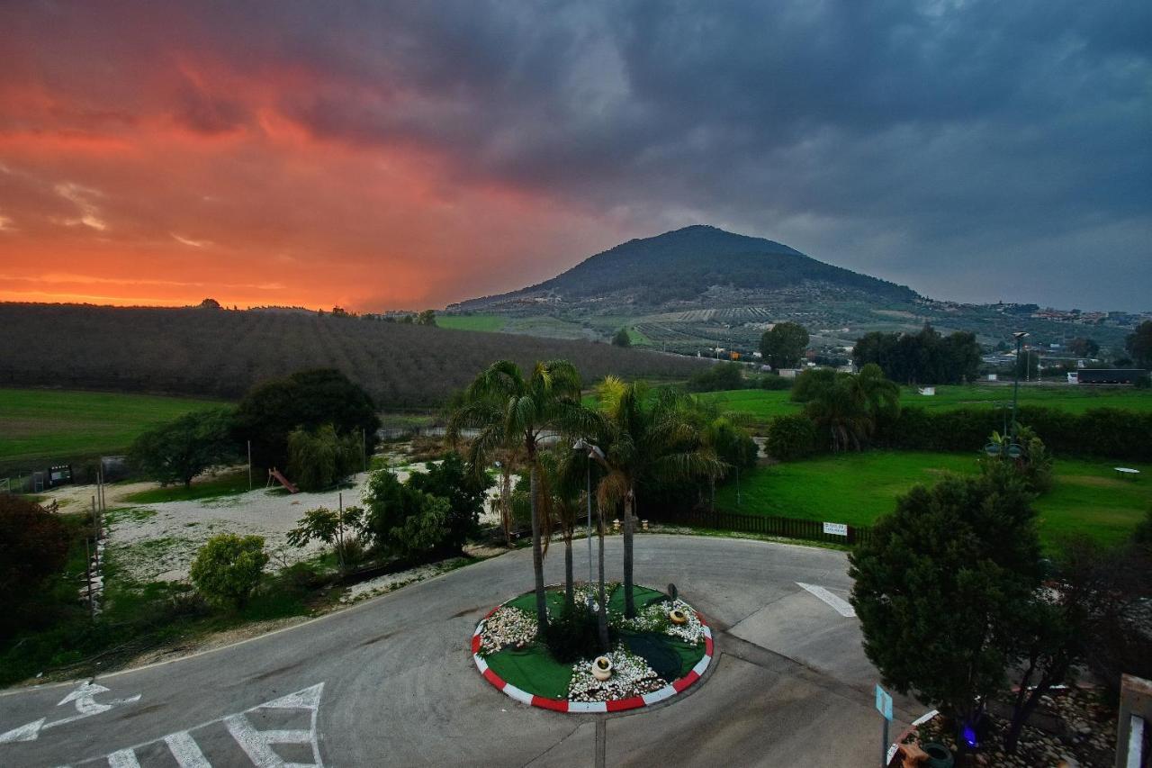 Pearl Of The Valley Hotel Kfar Tavor Extérieur photo