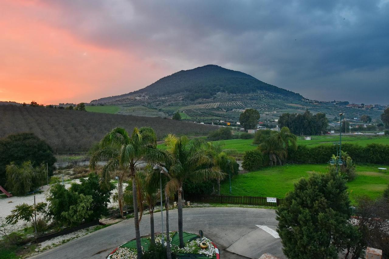 Pearl Of The Valley Hotel Kfar Tavor Extérieur photo